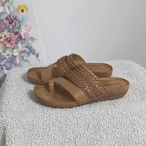 BareTraps Tan Sandals - Picture 1 of 9
